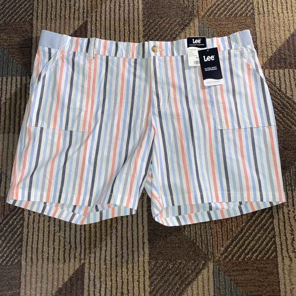 Lee Women's Midrise Multi Colored Striped 7" Utility Short Size 22 M NEW
